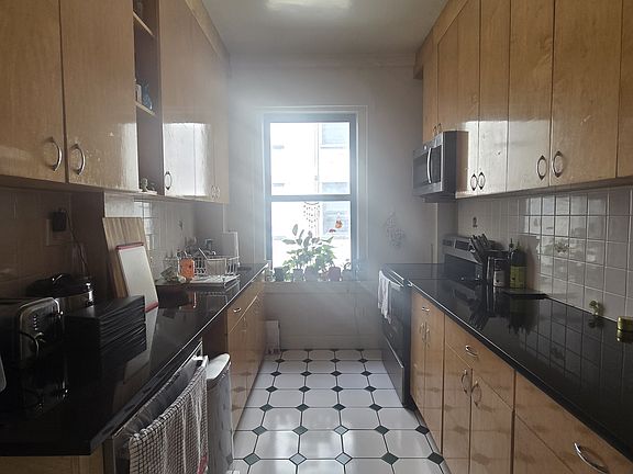 2nd image of 515 W 113th St Unit 5D