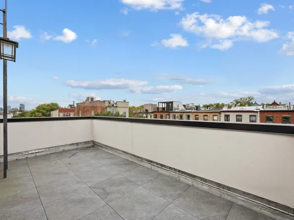 583 Putnam Avenue image 11 of 14