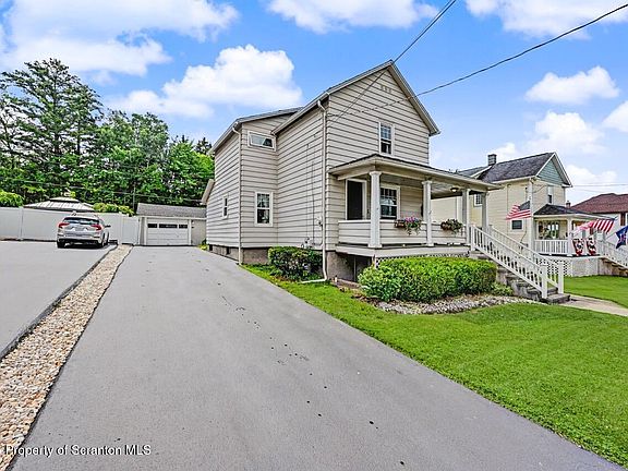 3rd image of 1041 Beech St