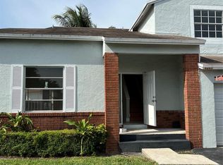 8265 NW 192nd Ter, Hialeah, FL 33015