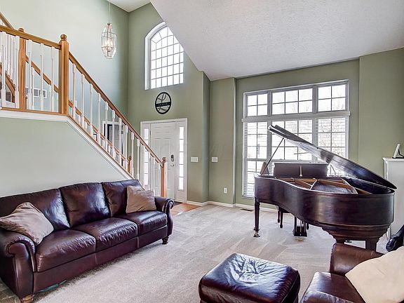 4th image of 250 Lantern Ln