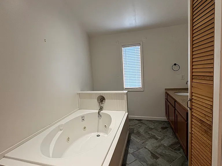 1203 W Johnson St — Photo 22
