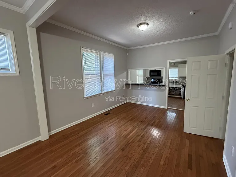736 Echles St — Photo 17
