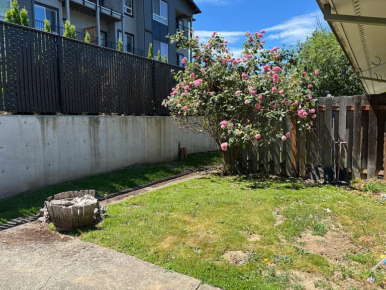 300 Lincoln St — Photo 14
