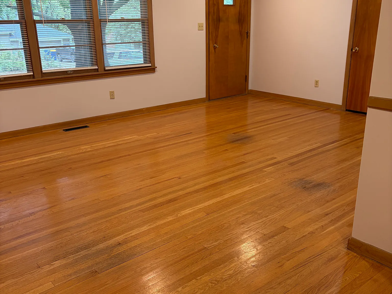 3 bed, 1.5 bath, 1591 sqft, $2,200 — Photo 4