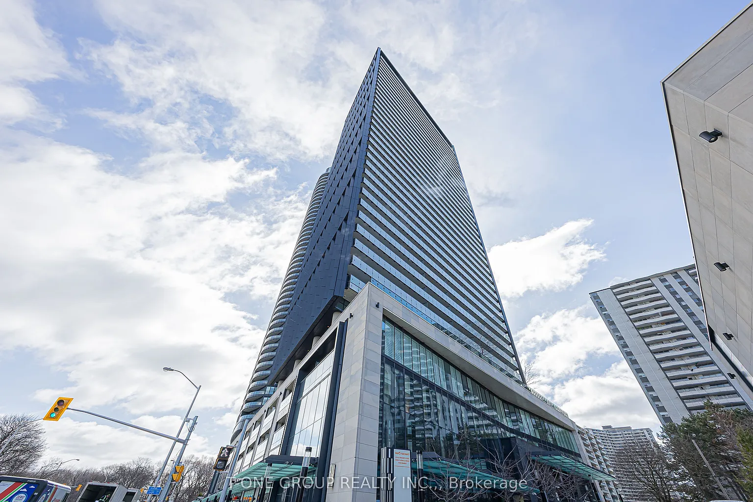 575 Bloor St E #2810 photo 1