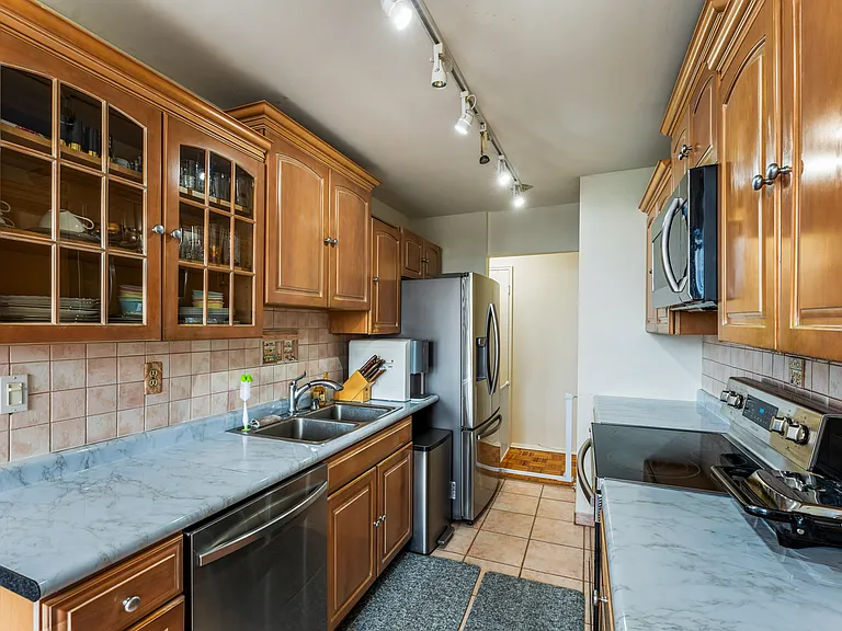 300 Winston Dr #318 — Photo 10