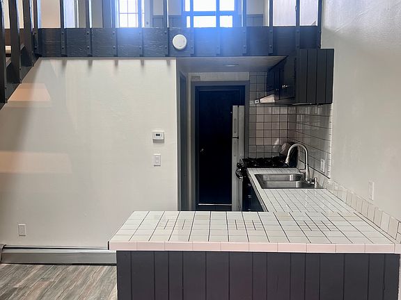 3rd image of 430 Capitol St #1