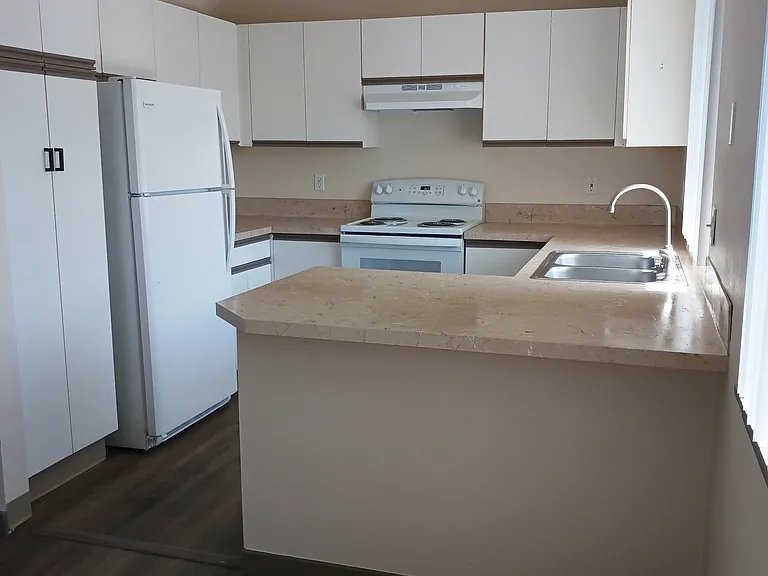 Noble Court Estates — Photo 17