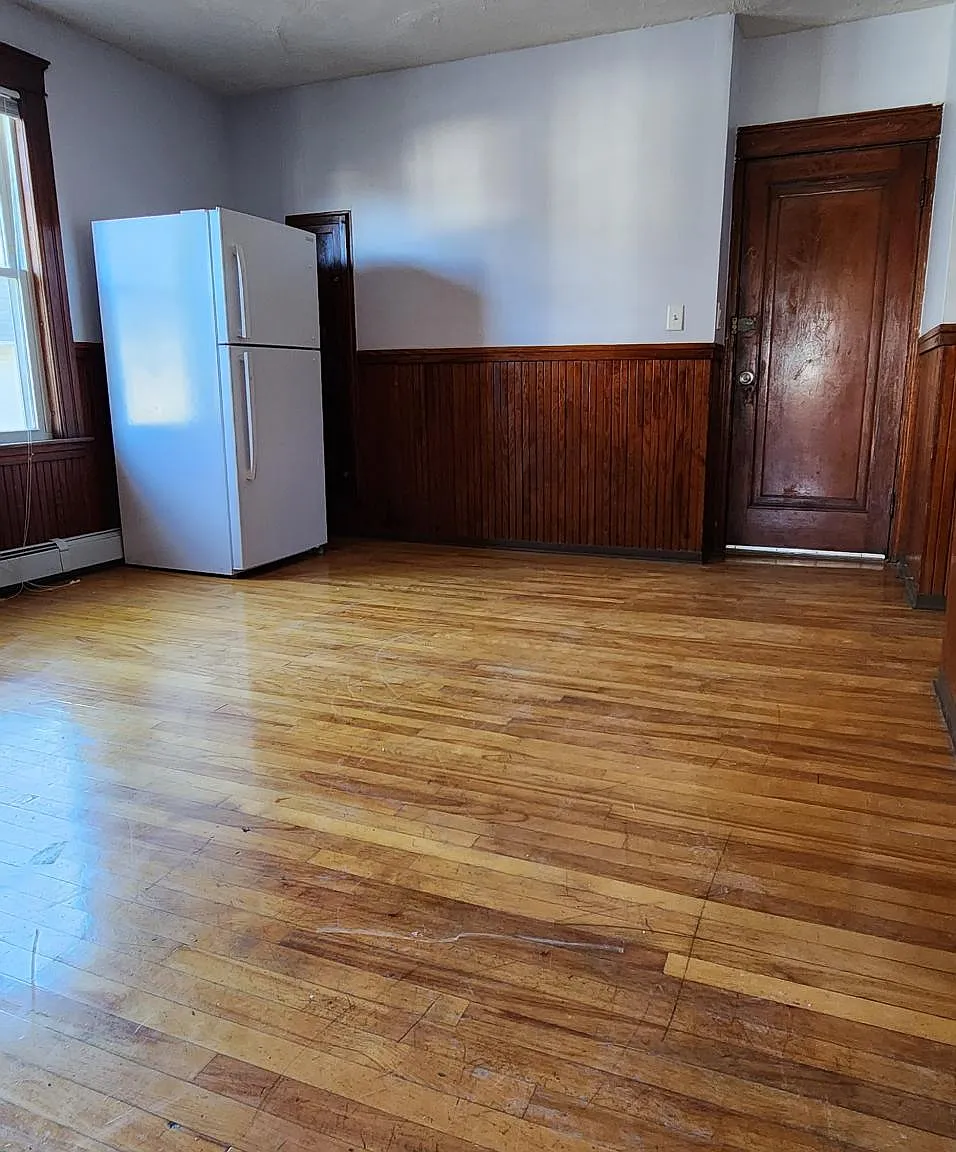 3 bed, 1285 sqft, $2,300 — Photo 4