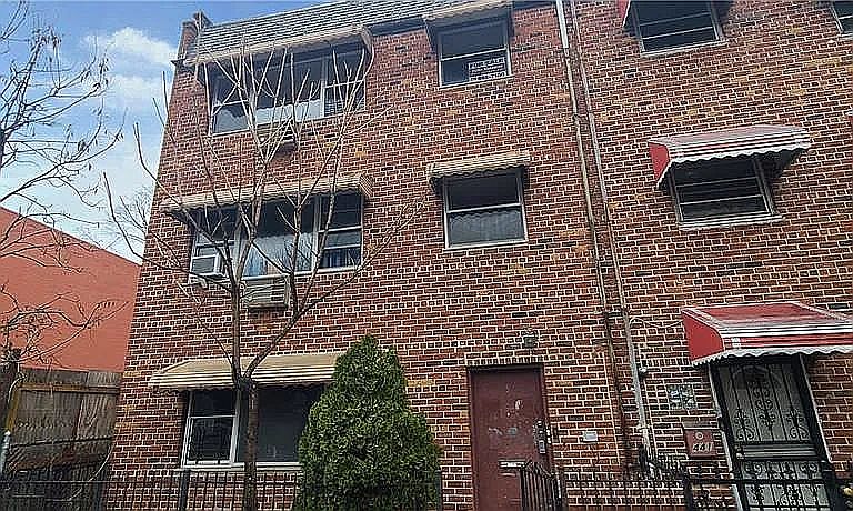 1st image of 445 East St #21