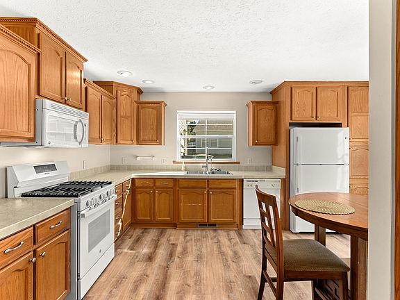 4th image of 113 S Columbus St