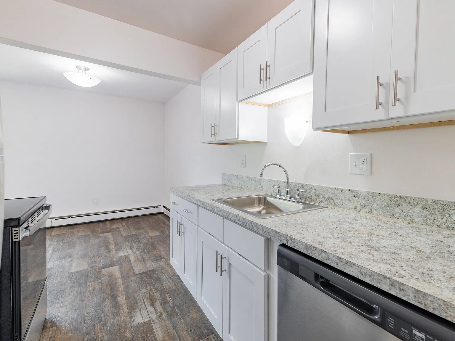 Cherry Hill Manor Apartments — Photo 3