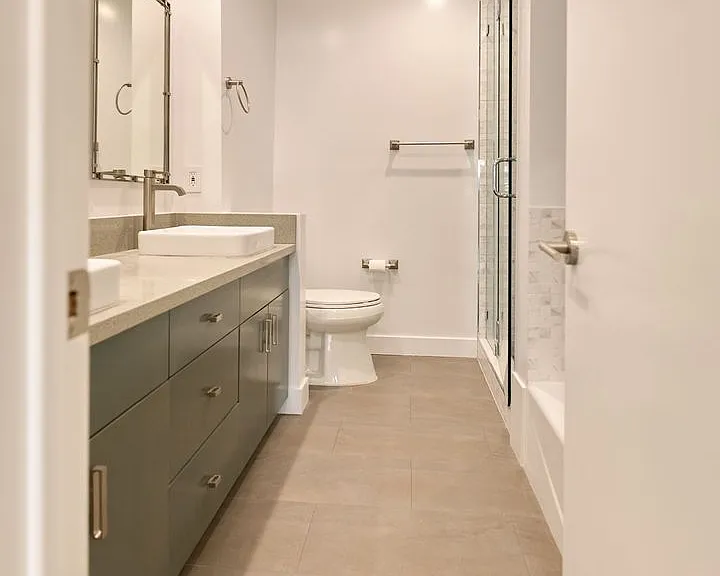 324 N Oakhurst Dr — Photo 21