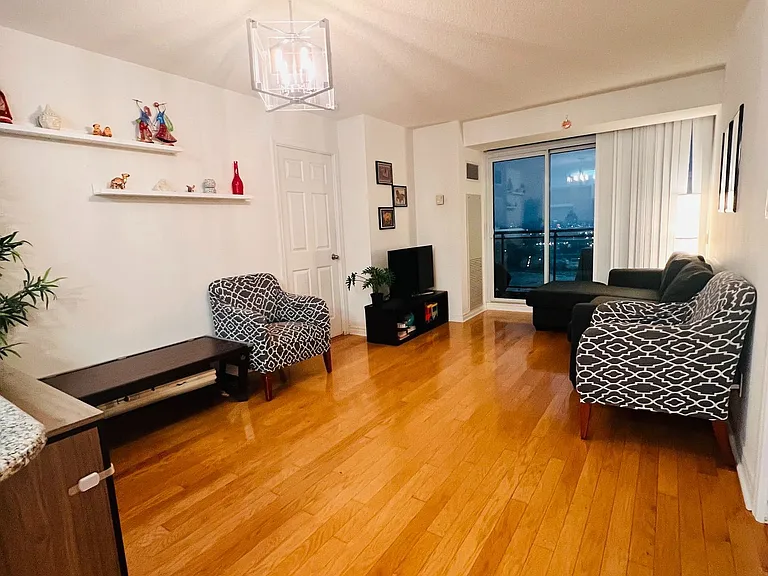 88 Grangeway Ave #1807 — Photo 2