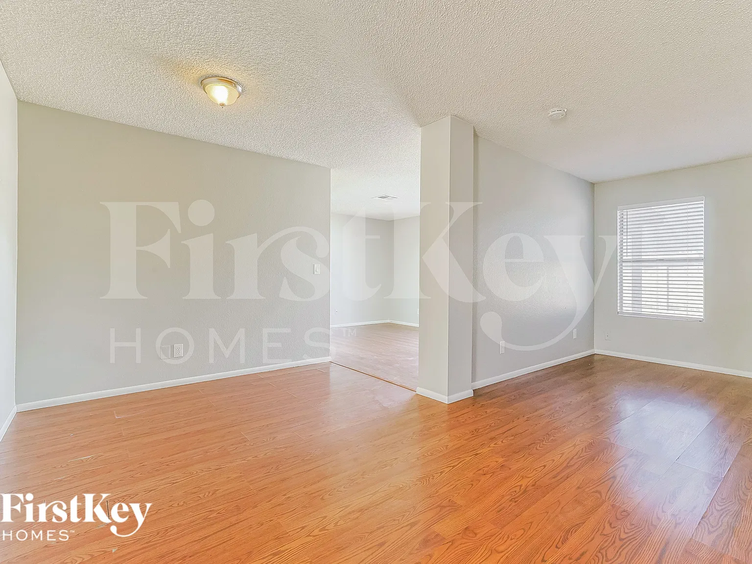 3 bed, 2.0 bath, 1346 sqft, $2,120 — Photo 3