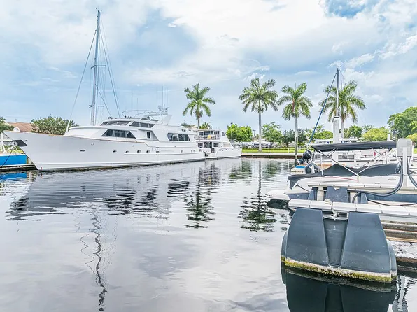 525 Newport Dr #A-4, Naples, FL 34114