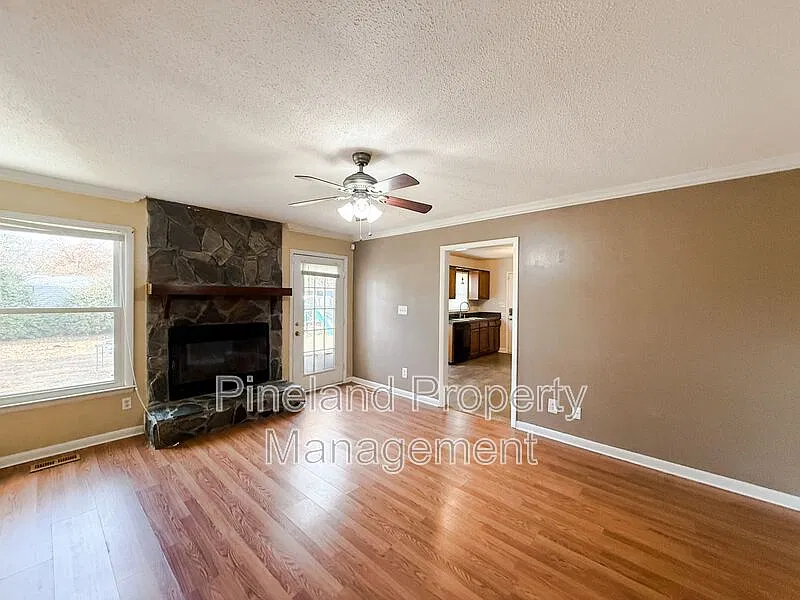 3 bed, 2.0 bath, $1,625 — Photo 2