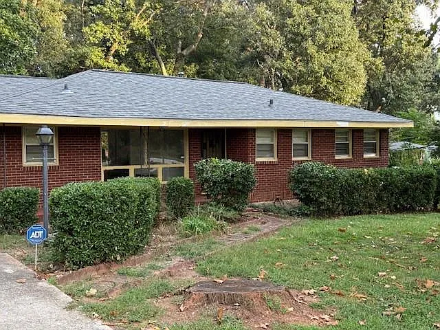 3 bed, 1.5 bath, 1290 sqft, $1,575 — Photo 1