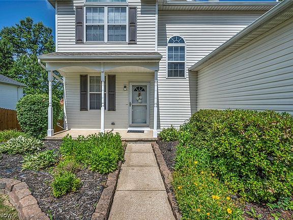4th image of 4874 Gateway Dr