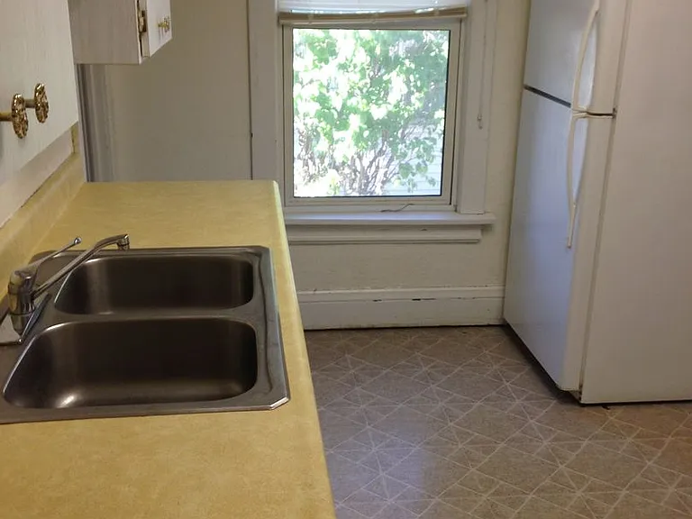308 4th St SE — Photo 2
