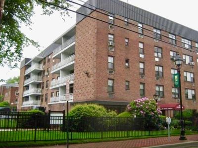 124 Smith St APT 1N, Freeport, NY, 11520