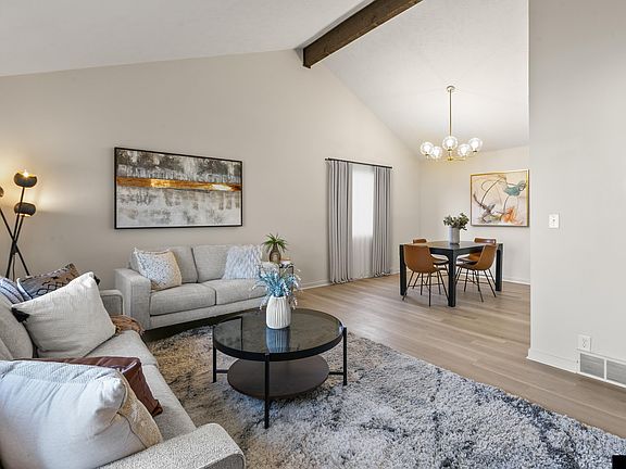 4th image of 15229 Lincoln Cir