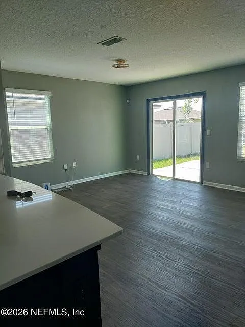 4260 Hemlock St — Photo 4