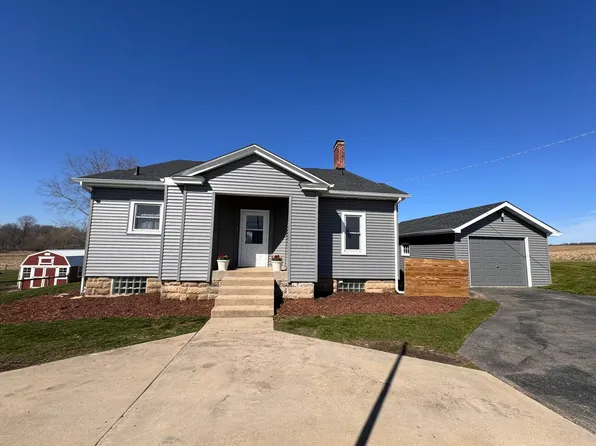 2 S Gale Rd, Oregon, IL 61061