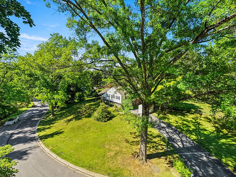416 Yorkshire Rd — Photo 5