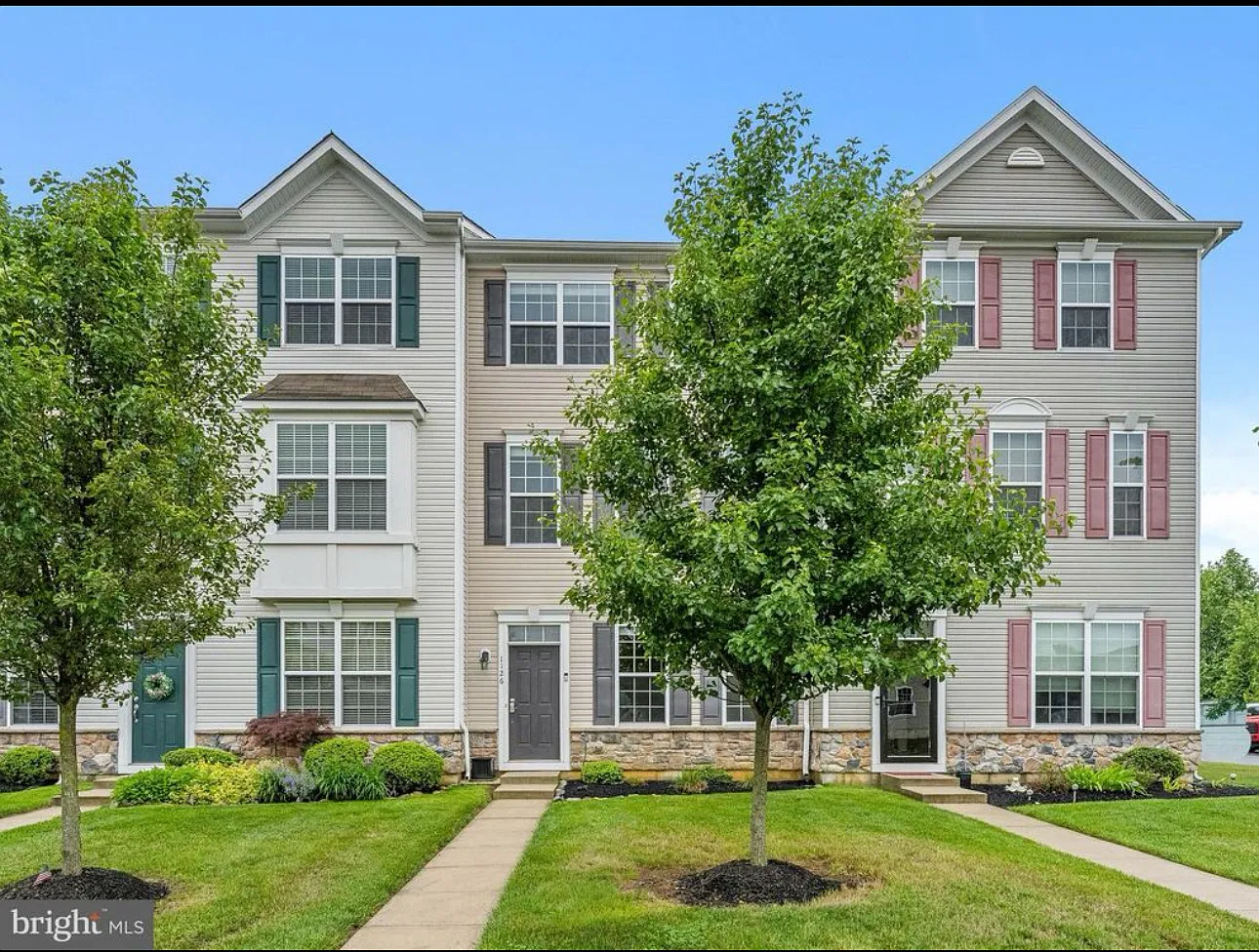 3 bed, 1900 sqft, $3,100 — Photo 1
