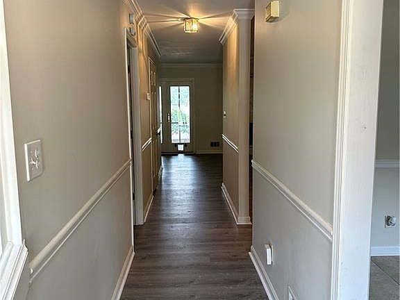 3rd image of 520 Gardenia Ln