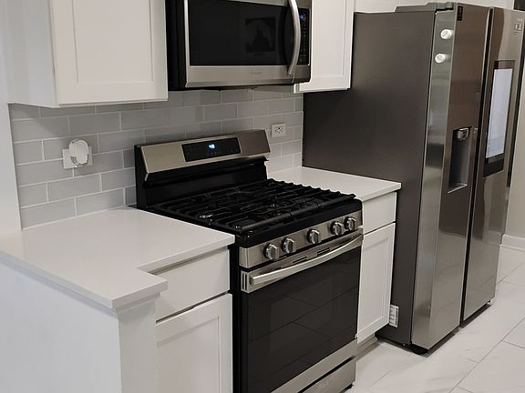 5th image of 945 Commonwealth Ct APT 4