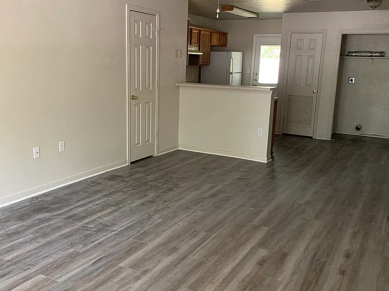 402 Veterans Ave #C — Photo 4