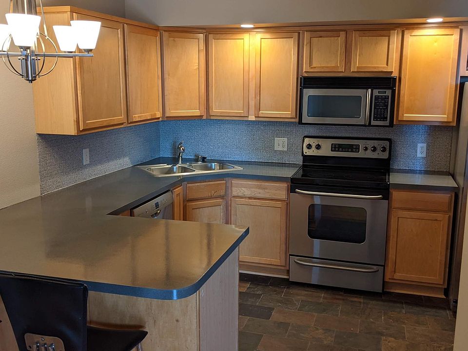Kitchen: updated counters, stainless appliances, slate floors
