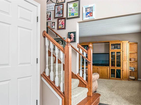 3rd image of 313 Bellaire Dr