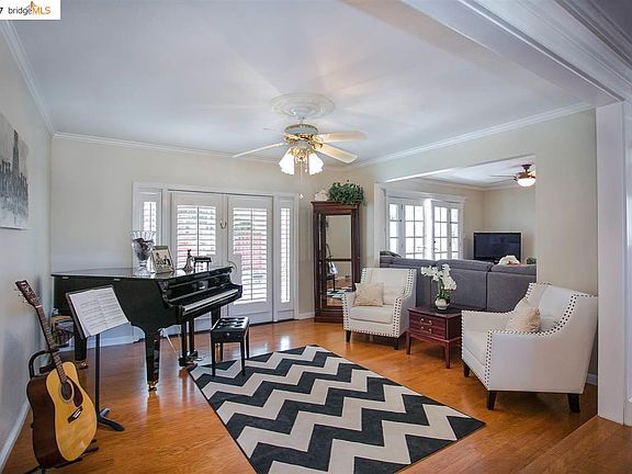 5th image of 2073 Oakridge Ln