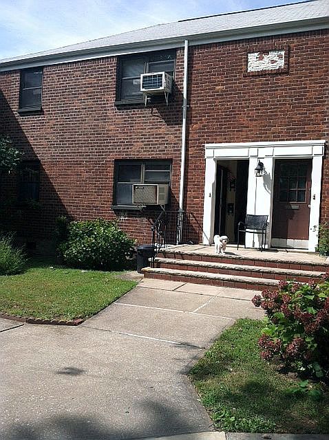 Front from street ( court)