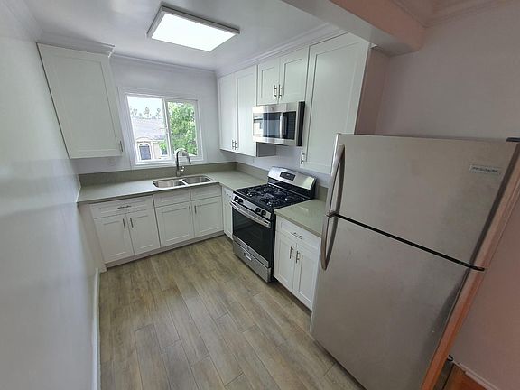 2nd image of 121 N Mariposa Ave APT 8