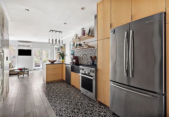 4th image of 158 E 22nd St APT 1