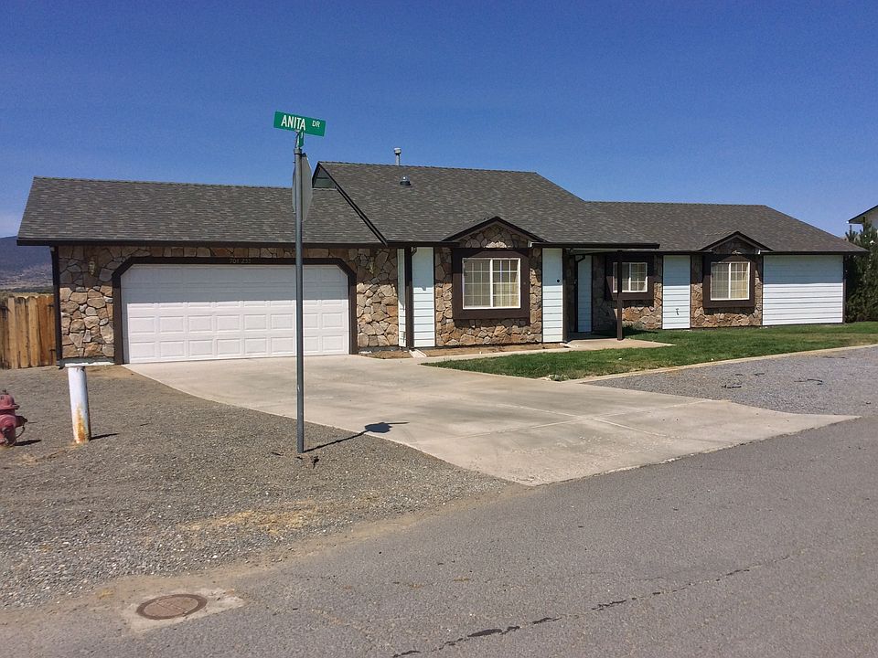 1st image of 704-255 Anita Dr