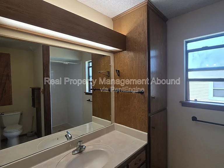 105 W Boston St — Photo 16