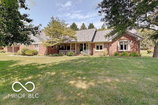 1st image of 260 Lake Dr