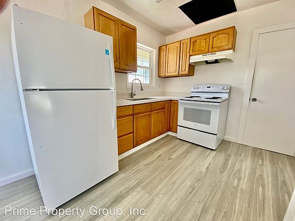 4th image of 994 42nd St #11446990