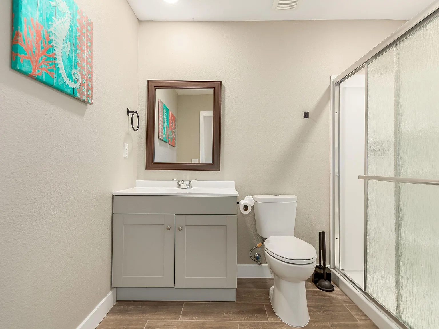 4 bed, 6.0 bath, 2200 sqft, $892 — Photo 2