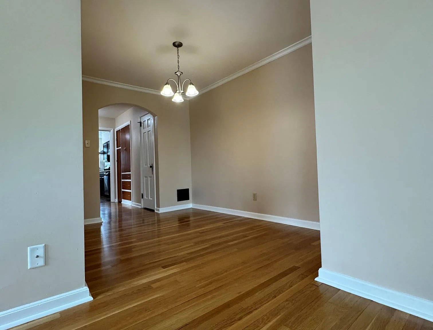 Sasso Banados Properties 802 Kenwick — Photo 3
