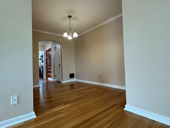 3rd image of 802D Kenwick Rd #D