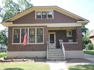 417 Oak St, Elgin, IL 60123