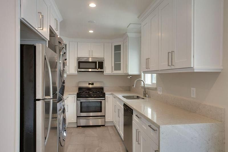 1st image of 1051 S Sherbourne Dr