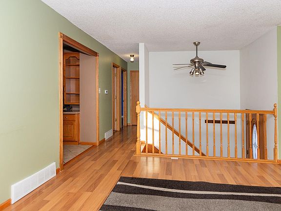4th image of 100 Corliss Ave